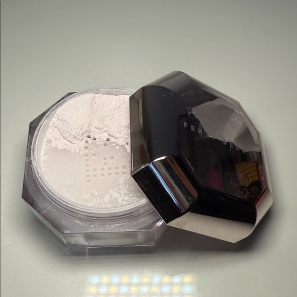 Fenty Beauty Pro Filt'r Loose Powder "01 Lavender" - Picture 1 of 2